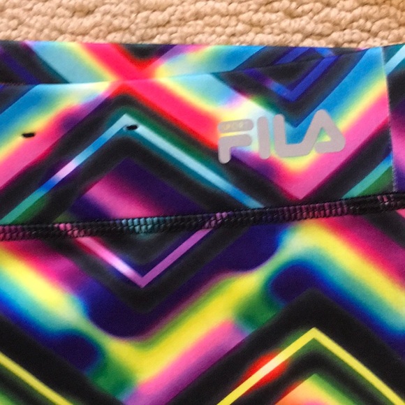 FILA two piece work out set, bought from a posher but it’s big for me. - Picture 4 of 10